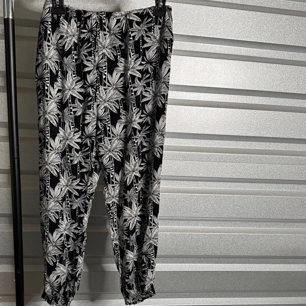 Molly Bracken Black and White Leaf Print Joggers, Size Small